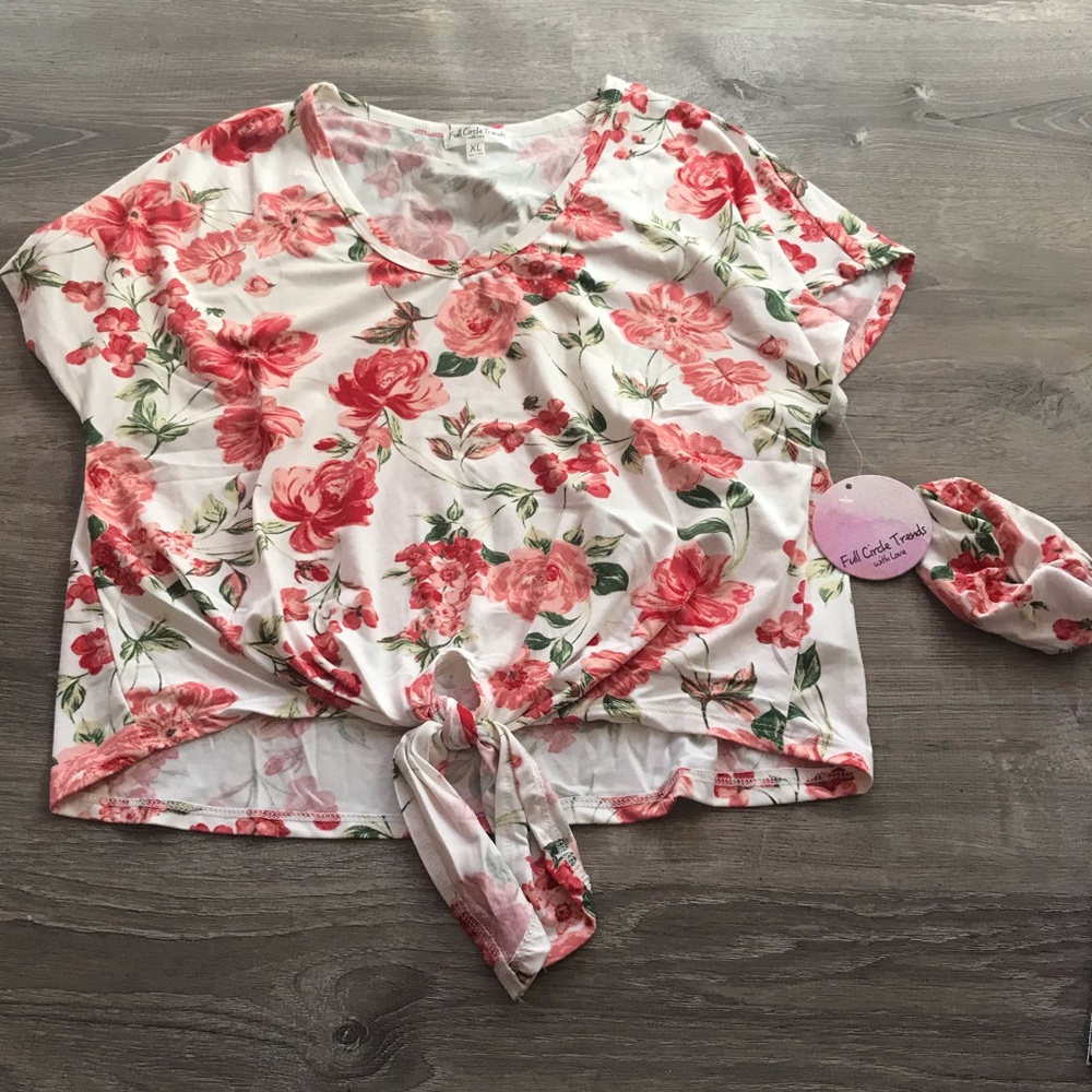 🌵3x$12 
FLORAL TOP W/ matching hair tie